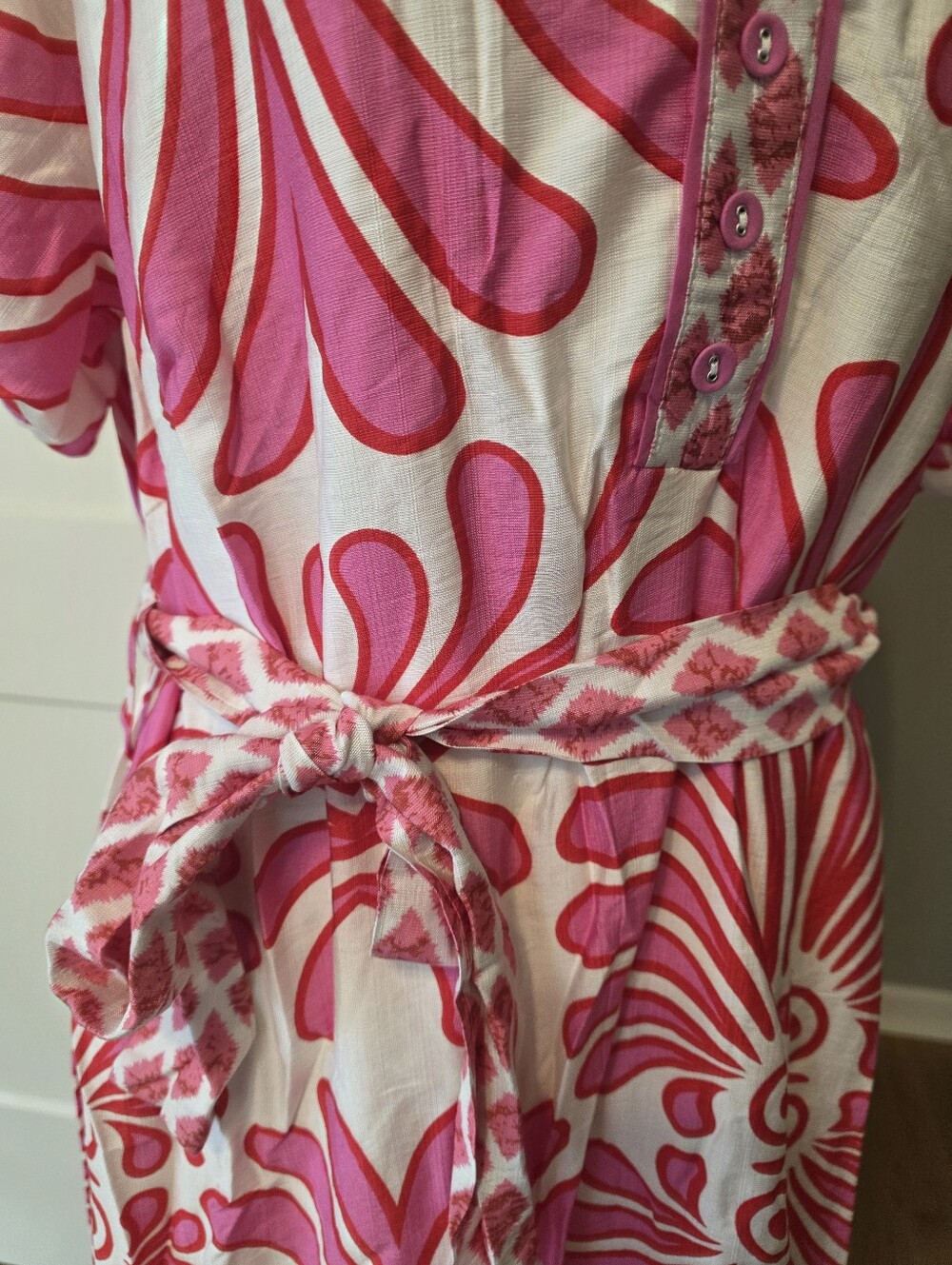Gorgeous Pink & White Midi Dress with Bold Floral Print-NWT - Picture 5 of 16